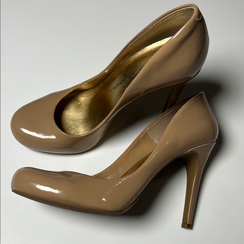 Calie Pump in Patent Chai Latte Size 7.5